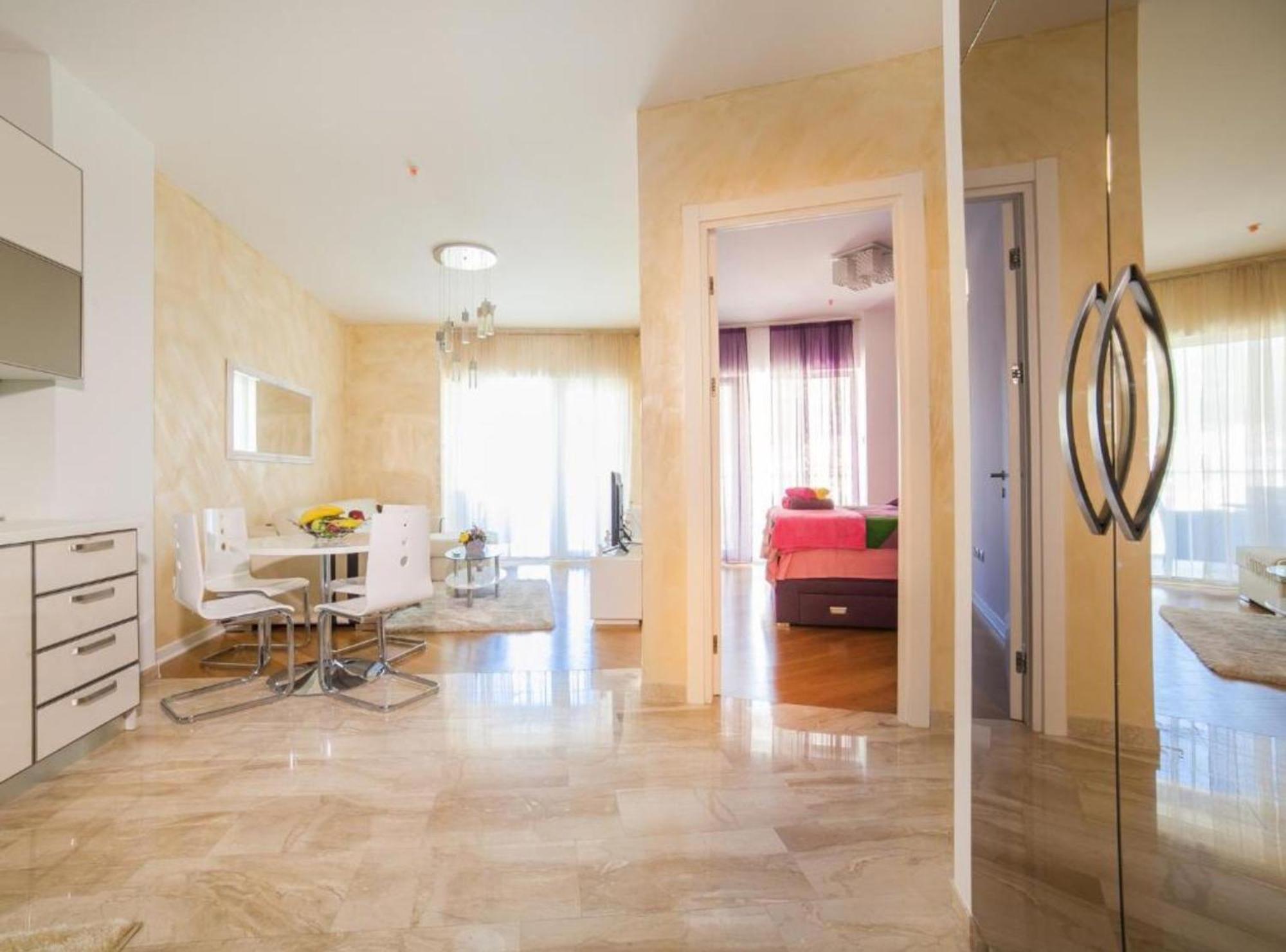 Apartment Exclusive Steps From The Budva