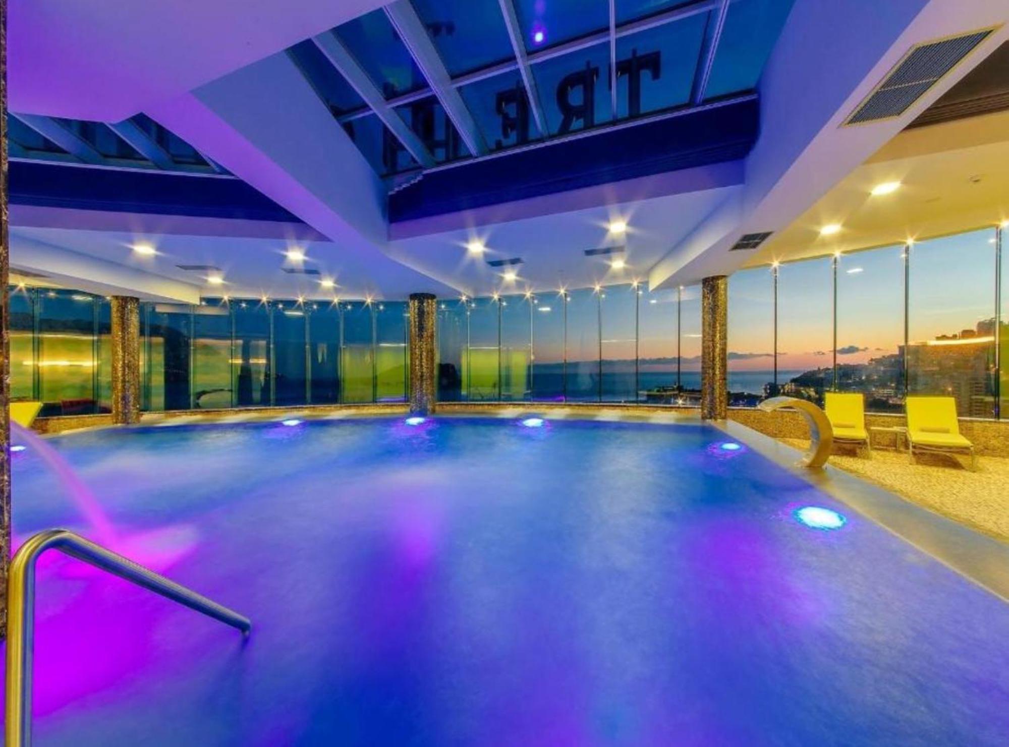 Apartment Exclusive Steps From The