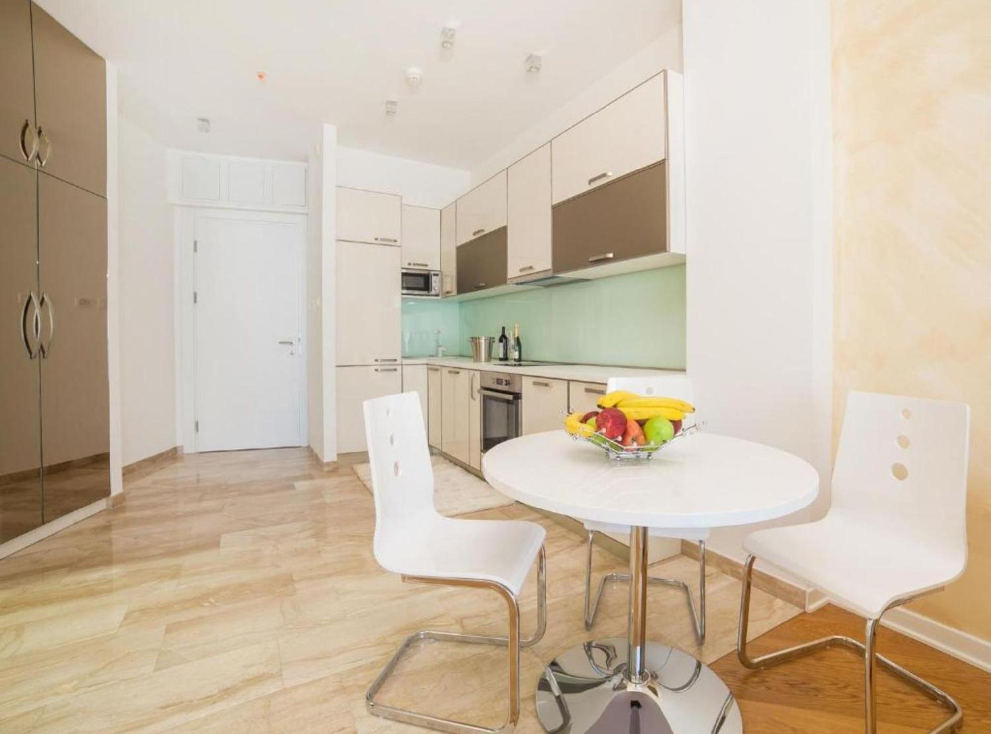 Apartment Exclusive Steps From The